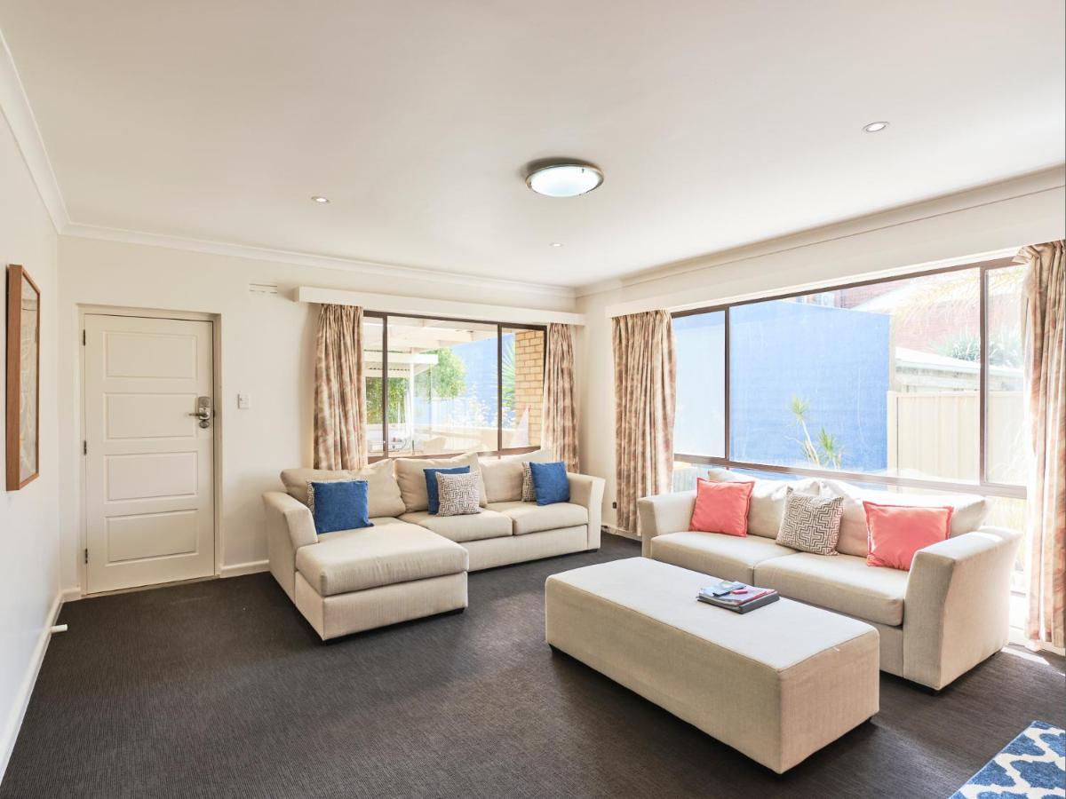 Skymirror Villa Sea Lake Екстериор снимка