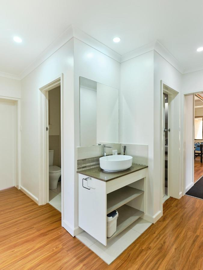 Skymirror Villa Sea Lake Екстериор снимка