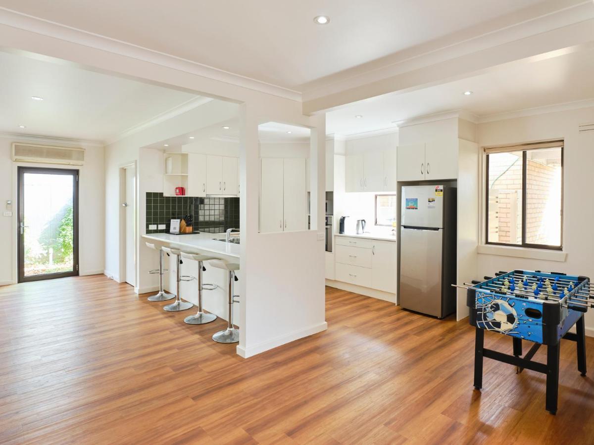 Skymirror Villa Sea Lake Екстериор снимка
